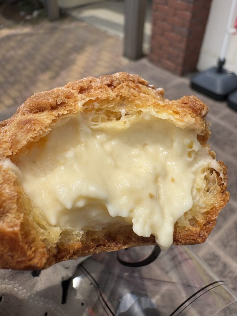 「クリームたっぷりのカリカリシュークリーム」