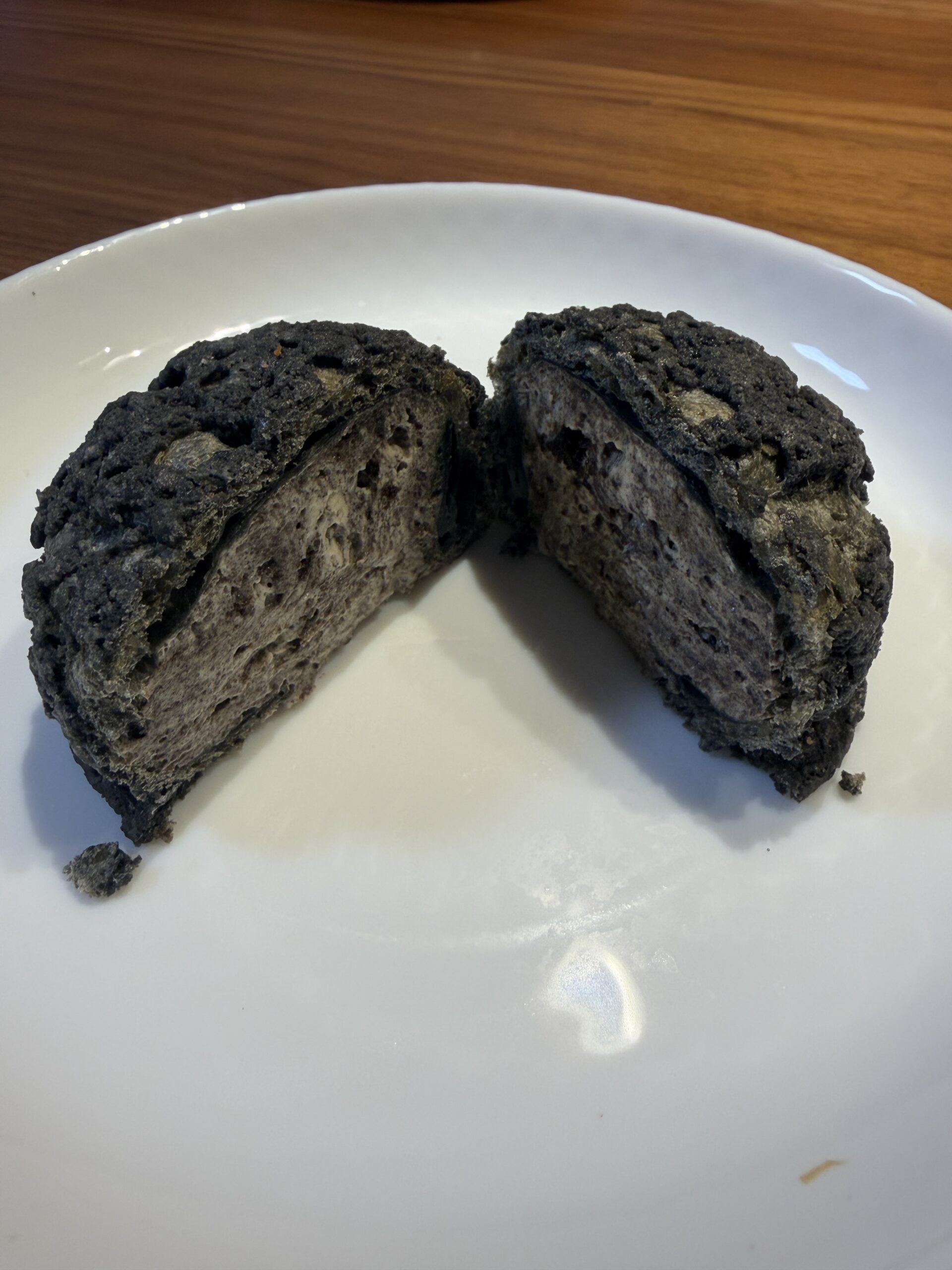 黒ゴマ シュークリーム 断面