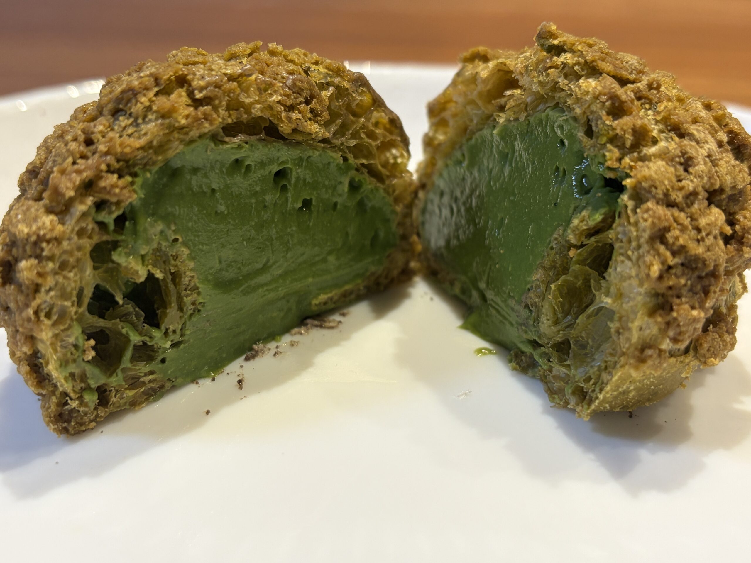 西尾抹茶 シュークリーム 断面