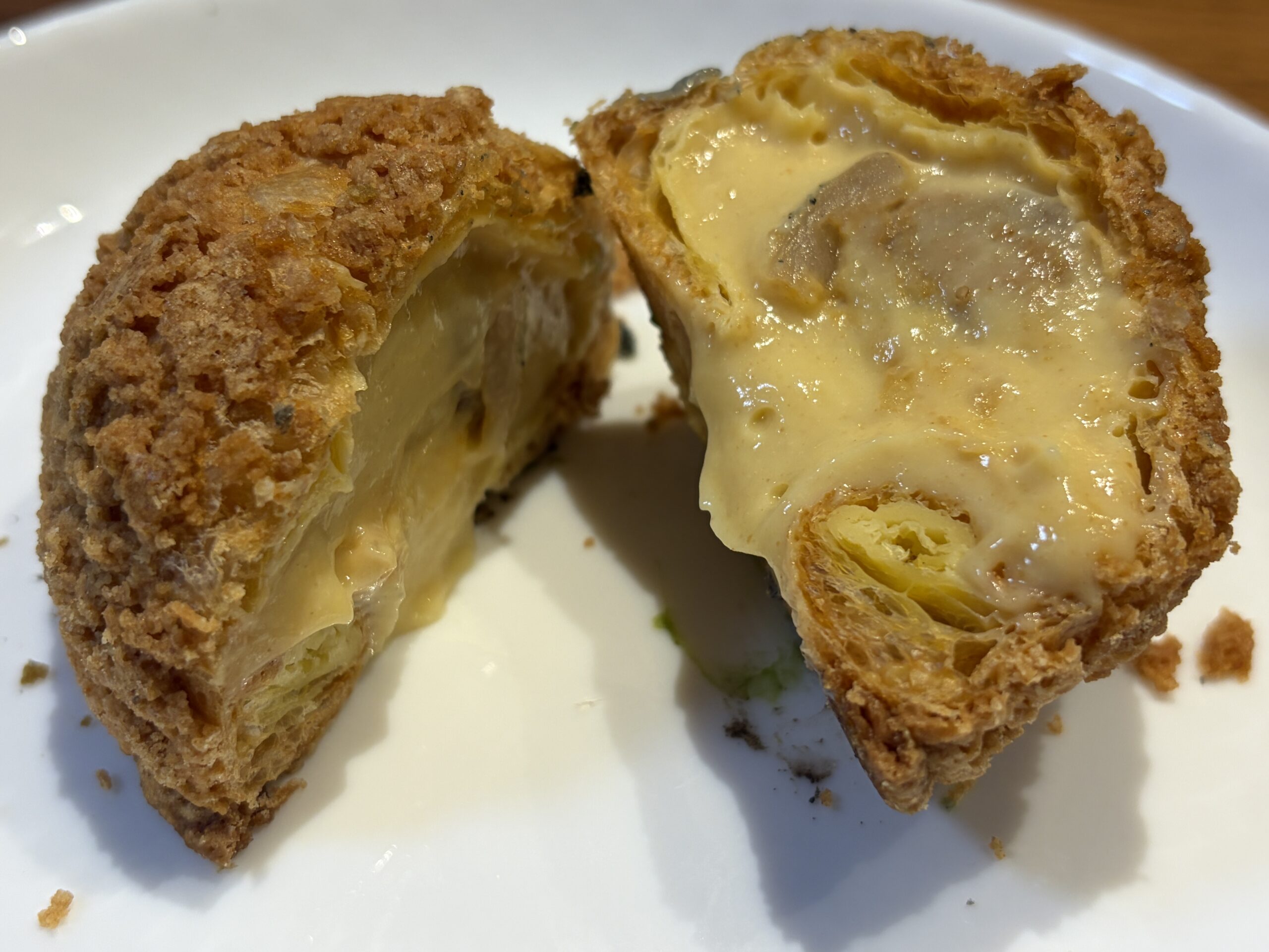 きな粉わらび餅のシュークリーム 断面